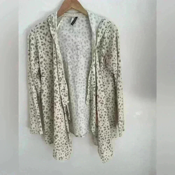 Jaclyn Smith intimates soft cheetah print open cardigan hoodie medium - Picture 2 of 6
